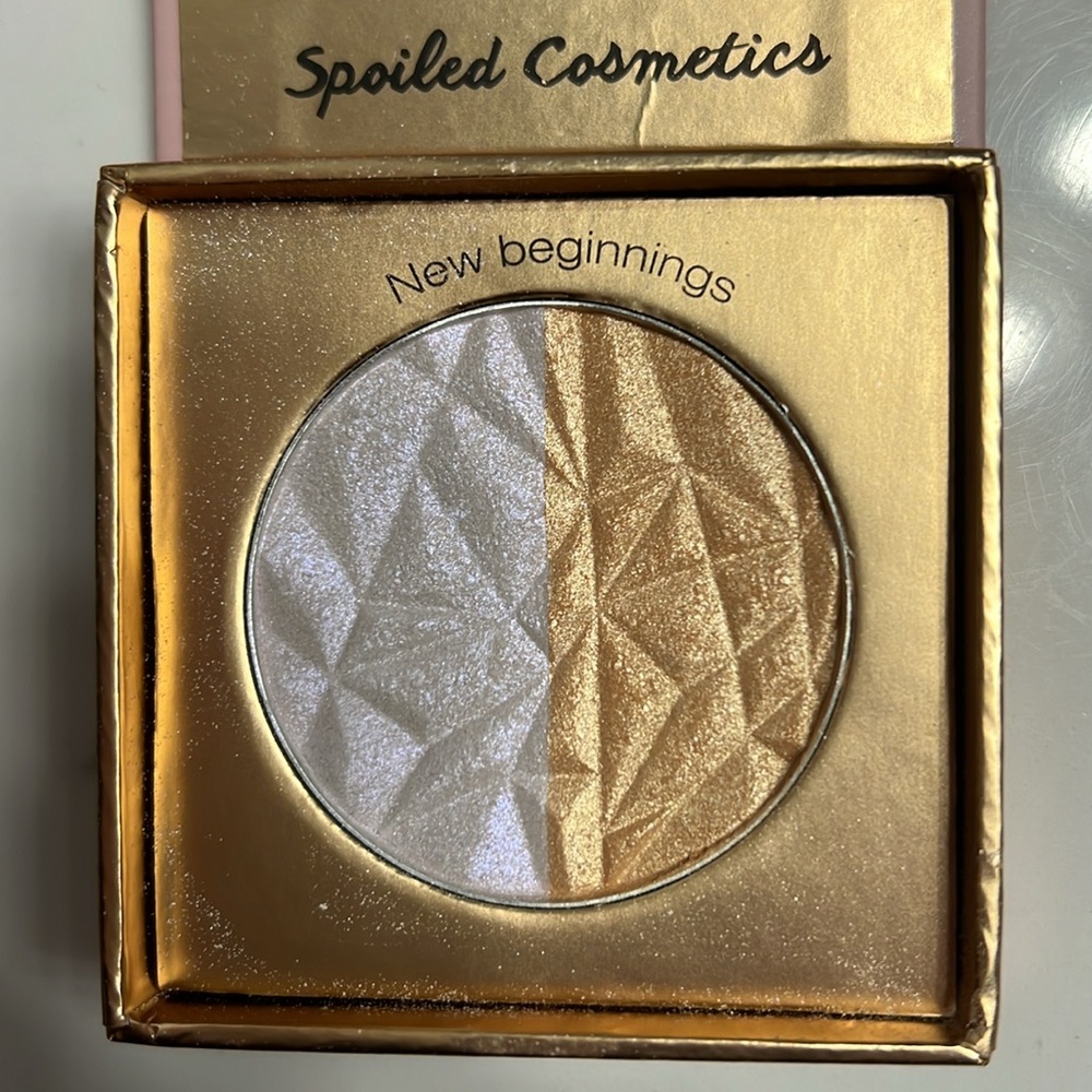 Spoiled cosmetics Slay by Salma. Beautiful shades of highlighter. Beautiful